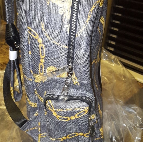 🚫SOLD!!🚫Sharkmouth Gold chain backpack - Picture 6 of 8